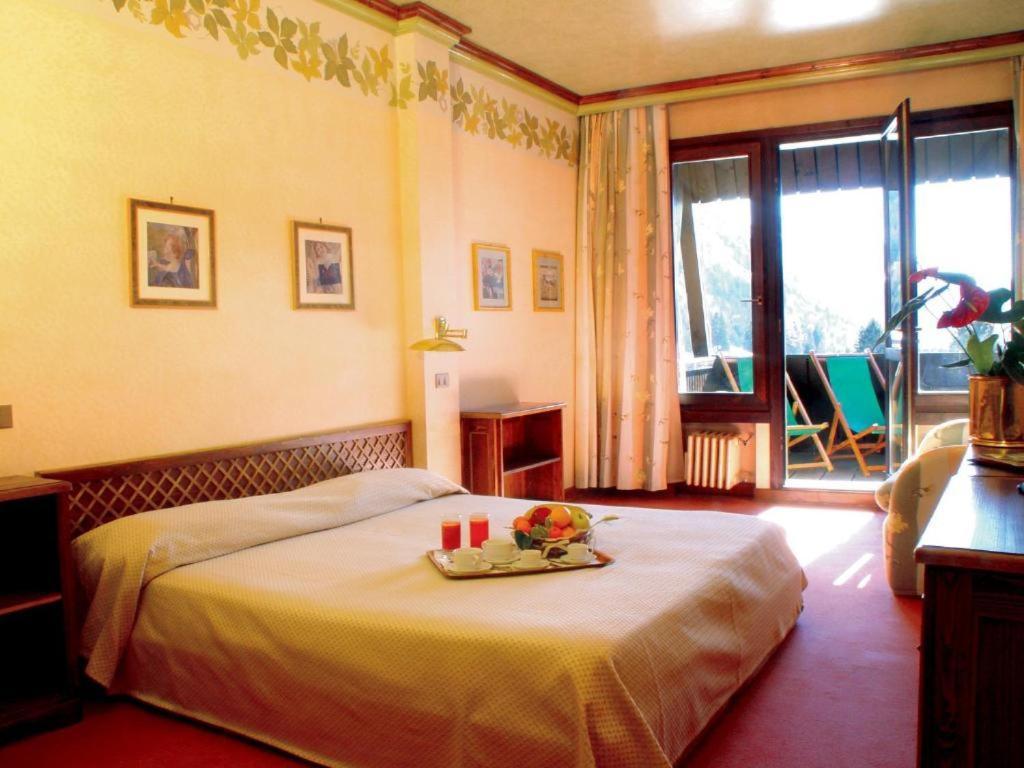 Hotel Club Relais Des Alpes Мадонна-ді-Кампільйо Екстер'єр фото