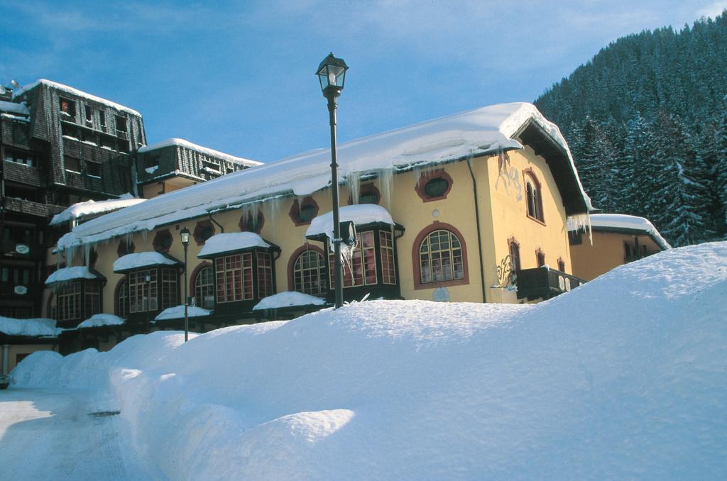Hotel Club Relais Des Alpes Мадонна-ді-Кампільйо Екстер'єр фото
